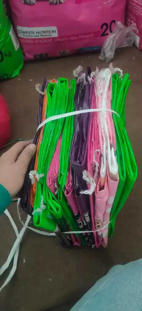 Karung bekas pakan kucing 20kg isi 10pcs