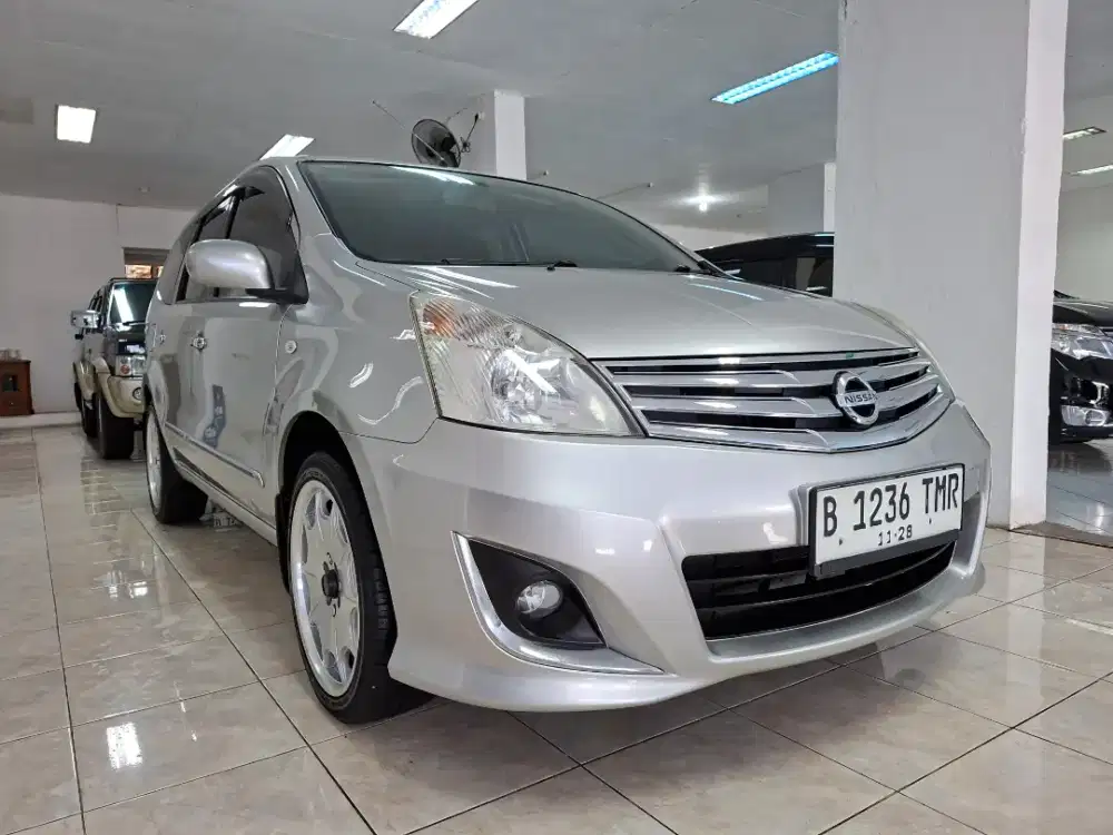 Nissan Grand Livina 1,5 XV Automatic 2013