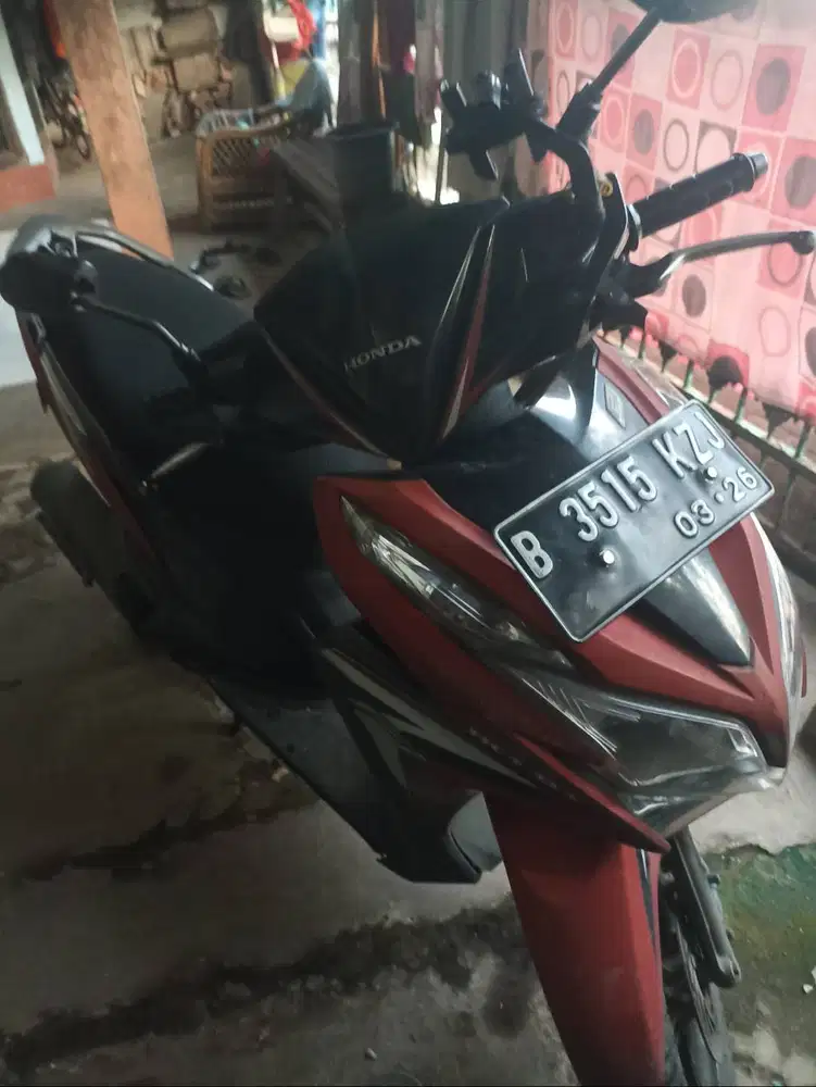 Vario KZR tahun 2013 FI warna. merah