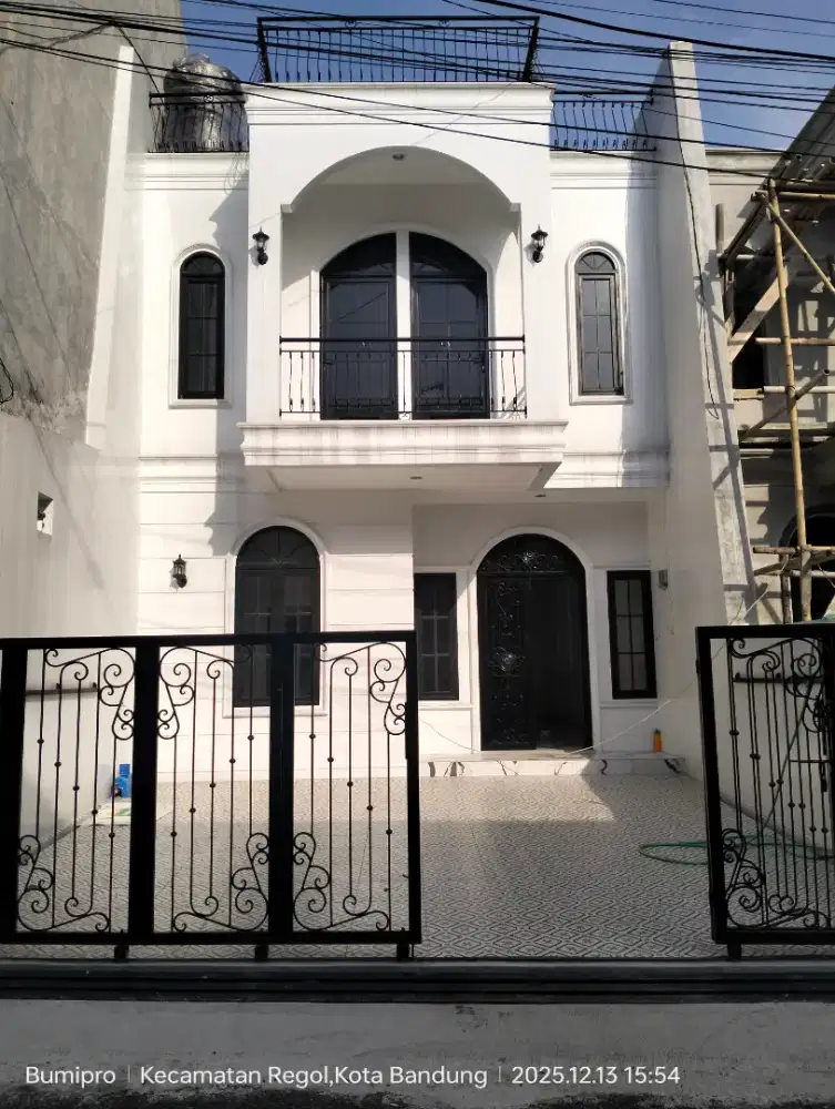 Rumah Moderen Sayap BKR Dekat Taman Regol Suryalaya