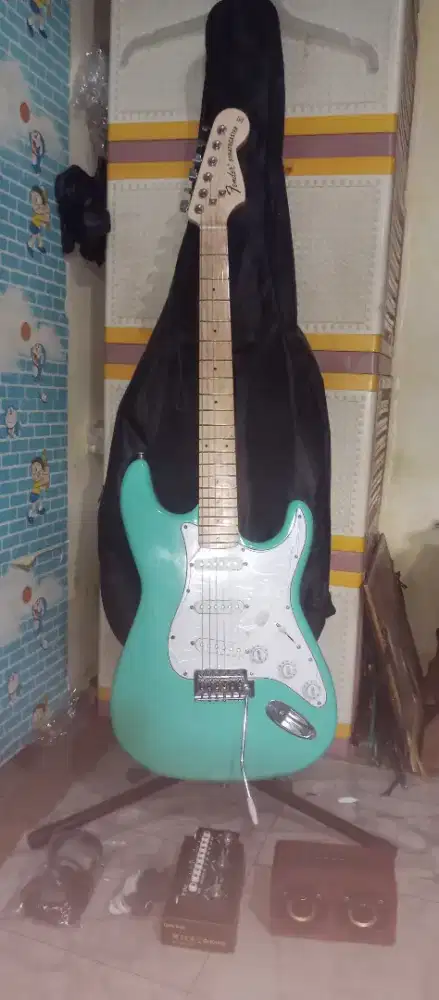 satu set gitar eLektrik