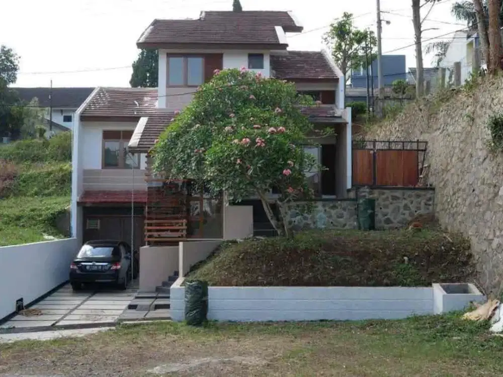Rumah siap huni tanah luas di cigadung awiligar bandung utara