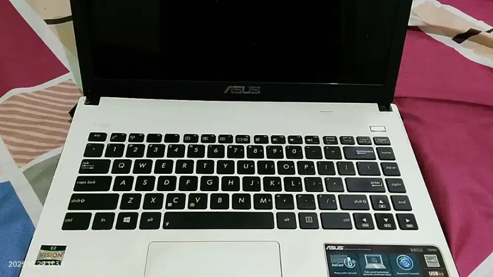 Laptop Asus X401U