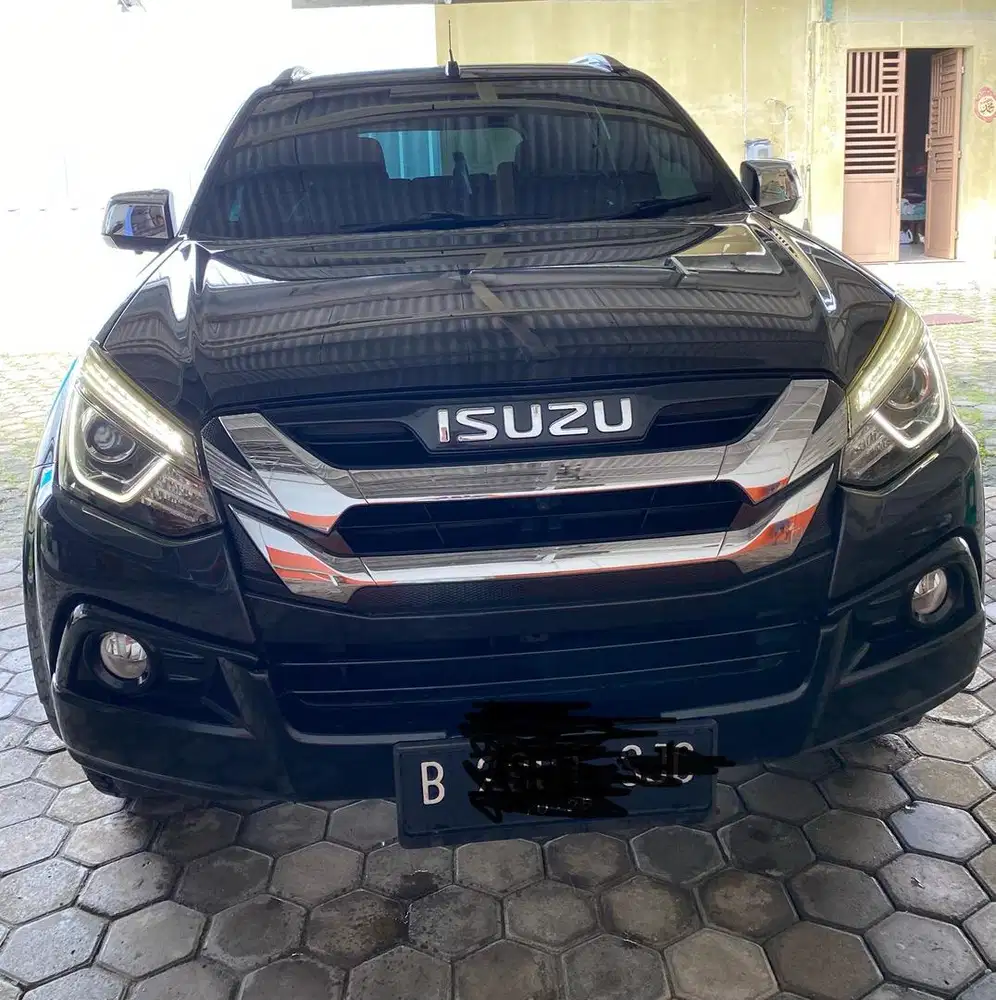 ISUZU MUX I-Series, Okt 2020, Hitam,Solar, Irit