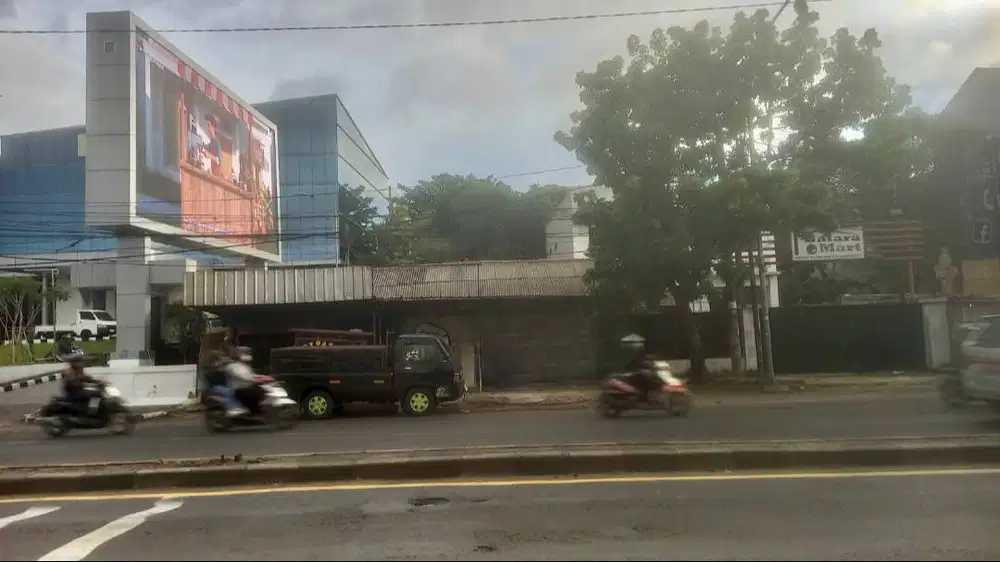 Rumah sangat strategis pinggir jalan samping Bank BTN