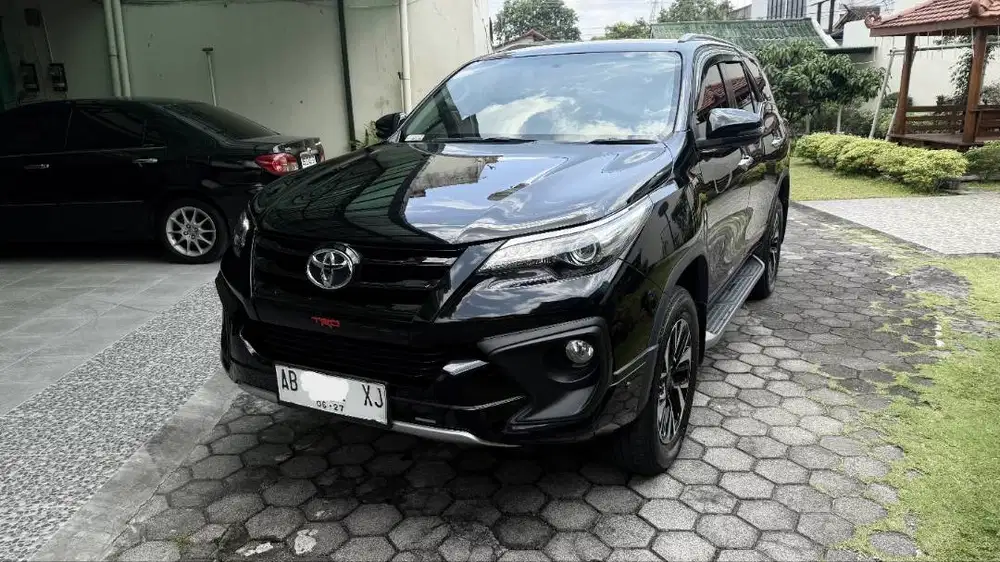 Toyota Fortuner TRD Hitam (2018)