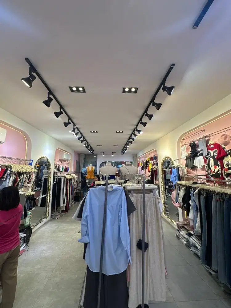 DICARI KARYAWATI MENJAGA TOKO BAJU WANITA