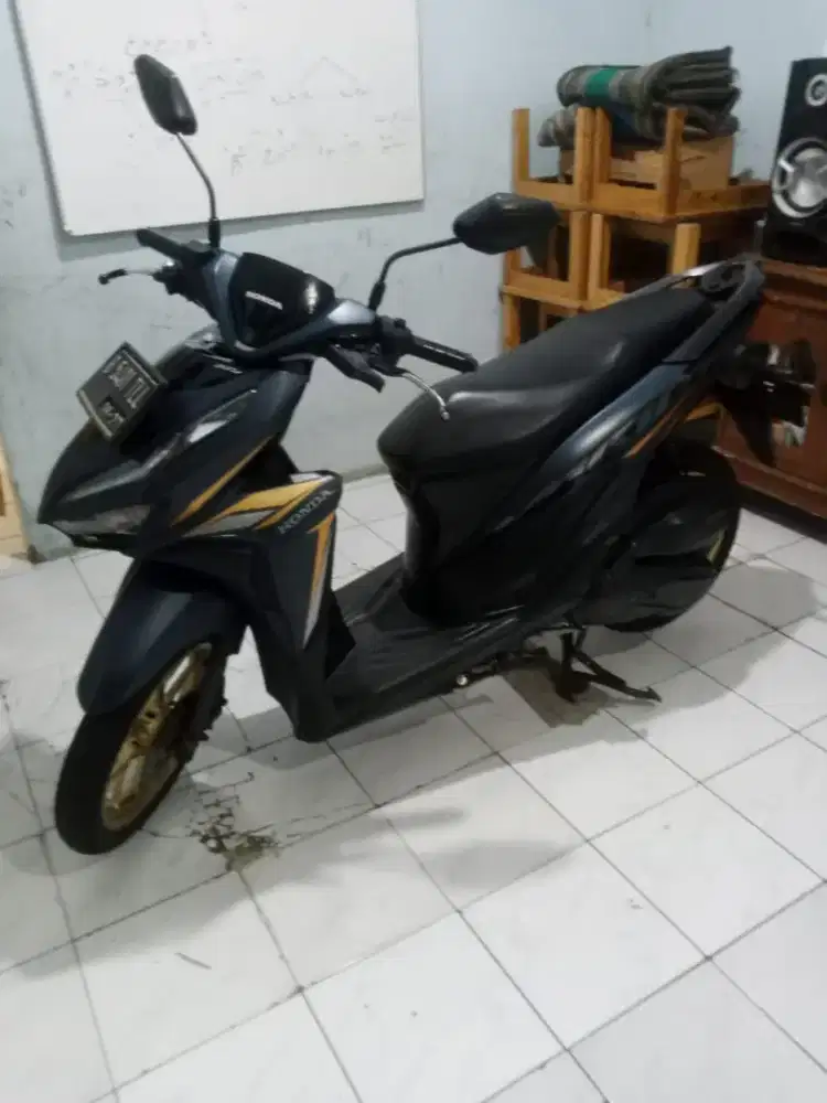 Honda Vario 125 Tahun 2022 warna hitam blue