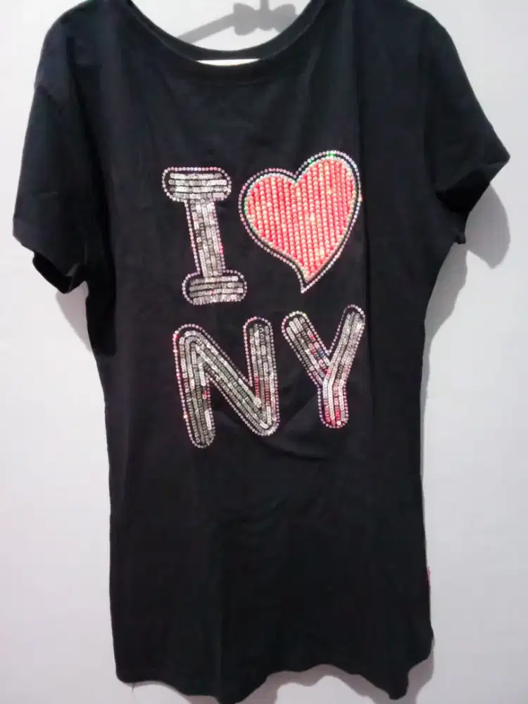 Kaos wanita motif blink2 warna hitam