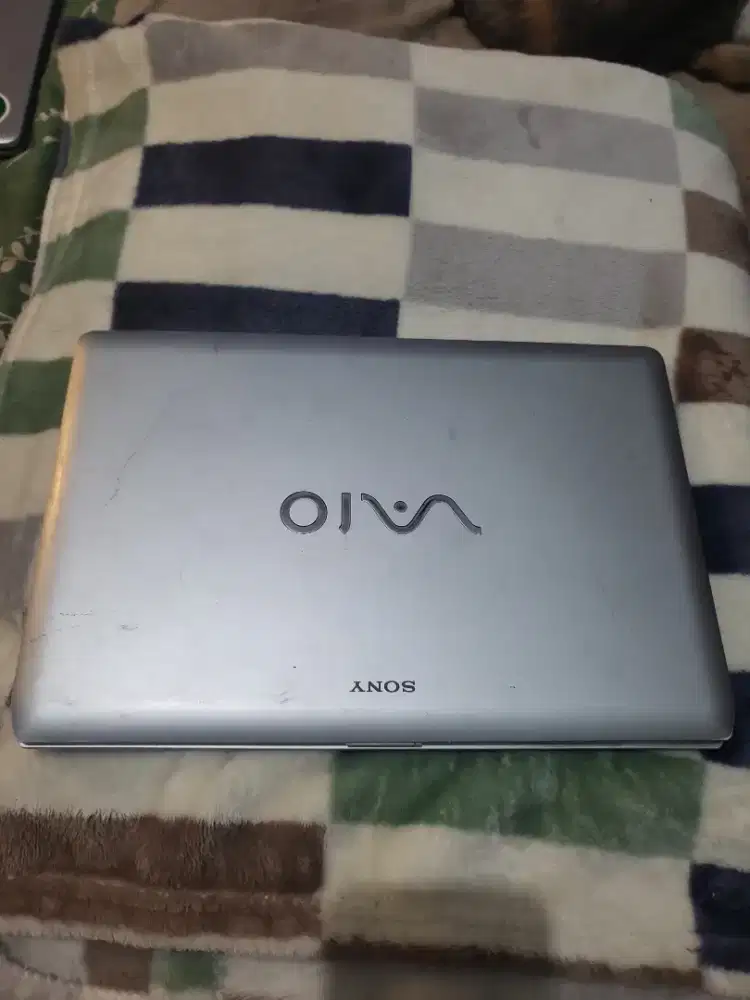Laptop Notebook Sony Vaio VPCYB15AG Silver 4GB 320GB Win 7 Starter Ori