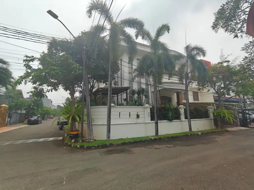 DIJUAL RUMAH DI GADING KIRANA ESTATE BARAT KELAPA GADING LT 329 LB 400 STRATEGIS 3 LANTAI HOOK RAPI DAN SIAP HUNI