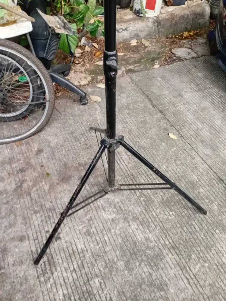 Tripod EXEL siap pakai