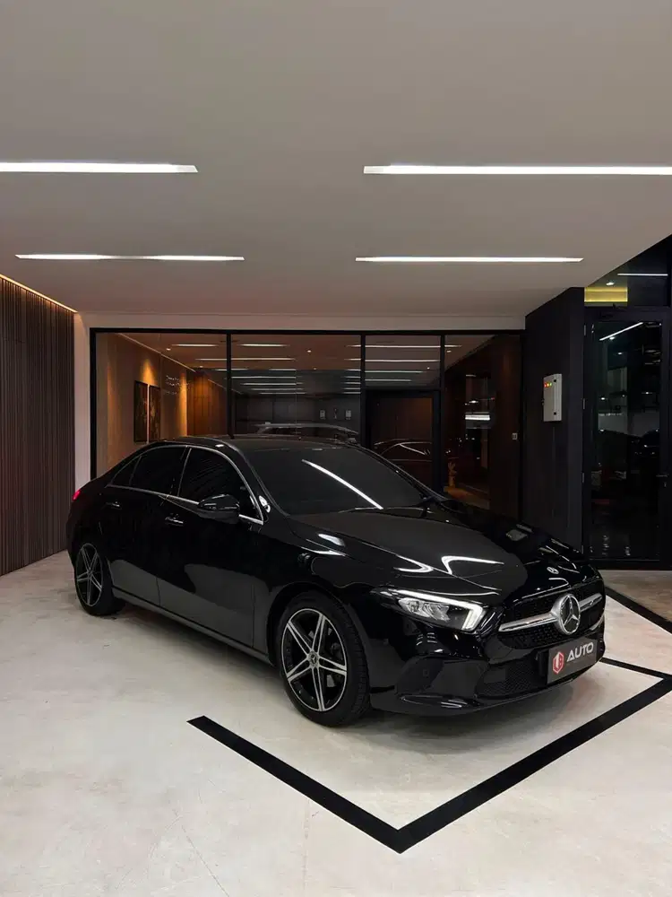 Mercedes Benz A200 Sedan Nik 2023 Hitam Mercy Km16rb D1352AKL mdl 2022