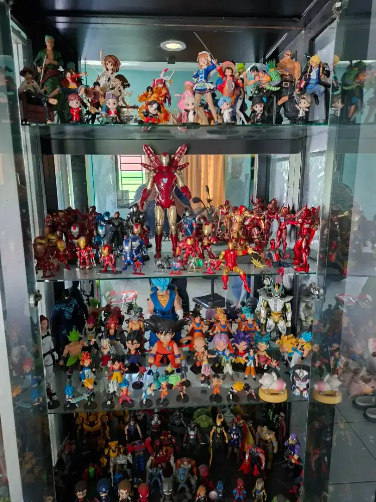 Jual action figure + lemari