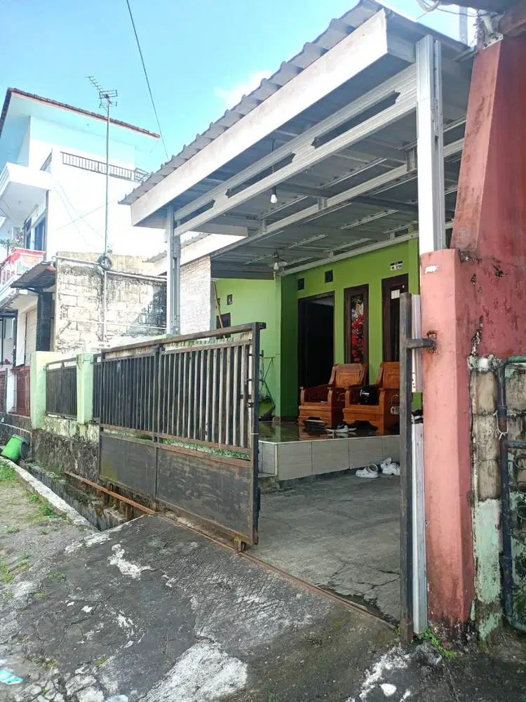 Rumah Strategis di Perumahan Griya Taman Asri