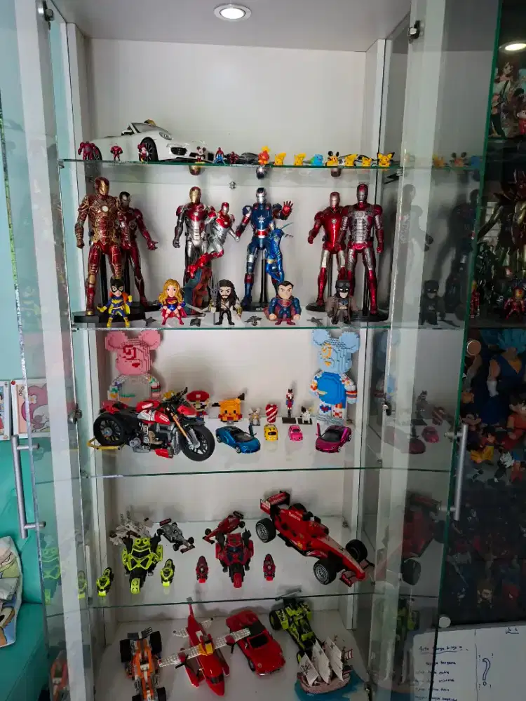 Jual mainan action figure + lemari