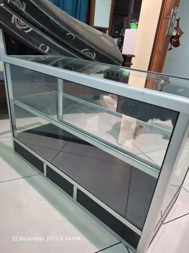 Kaca Etalase kedai