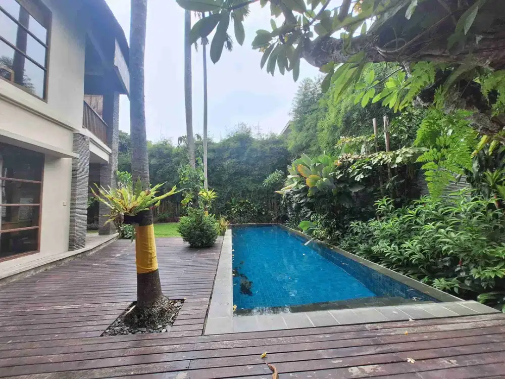 Villa Balinese Tropis Disewakan di Bumbak Umalas