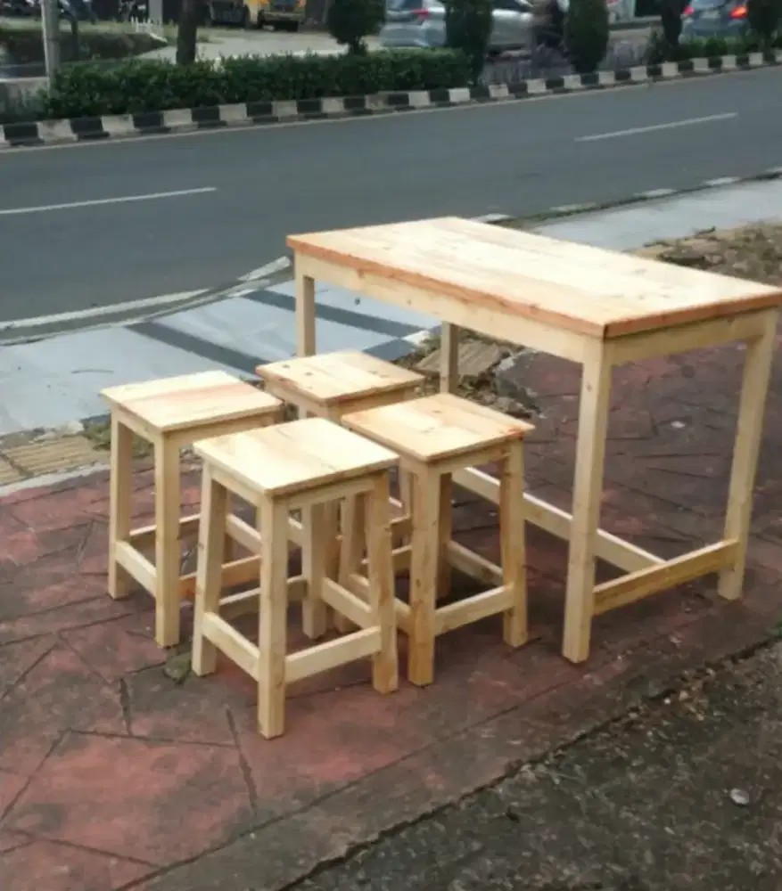 Mija makan 1 set 4 kursi 1 mija