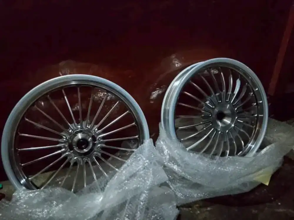 VELG VND R14 buat honda vario masih baru HARTING angkut 
lokasi JAKUT