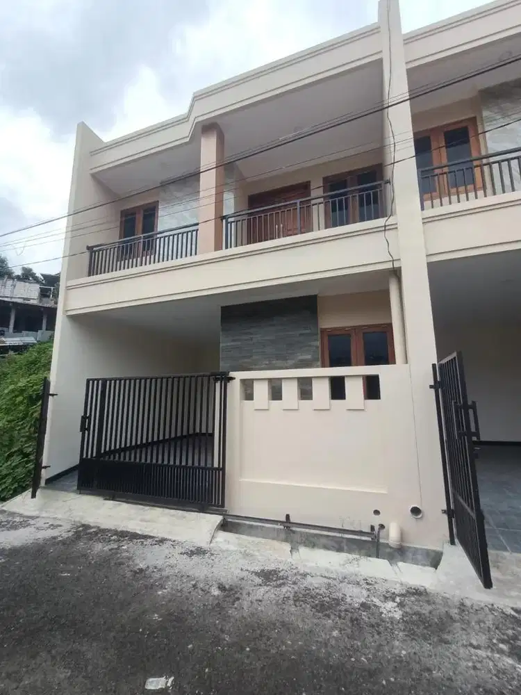 RUMAH MEWAH TENGAH KOTA JALAN TUMPANG