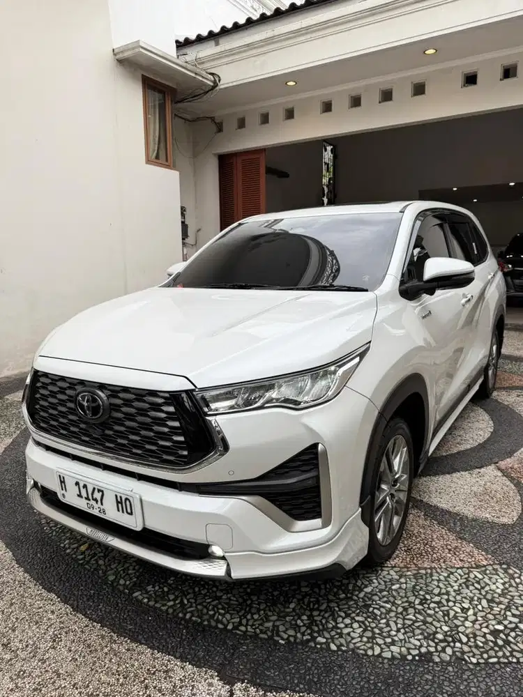 Toyota Kijang Innova zenix hybrid 2023