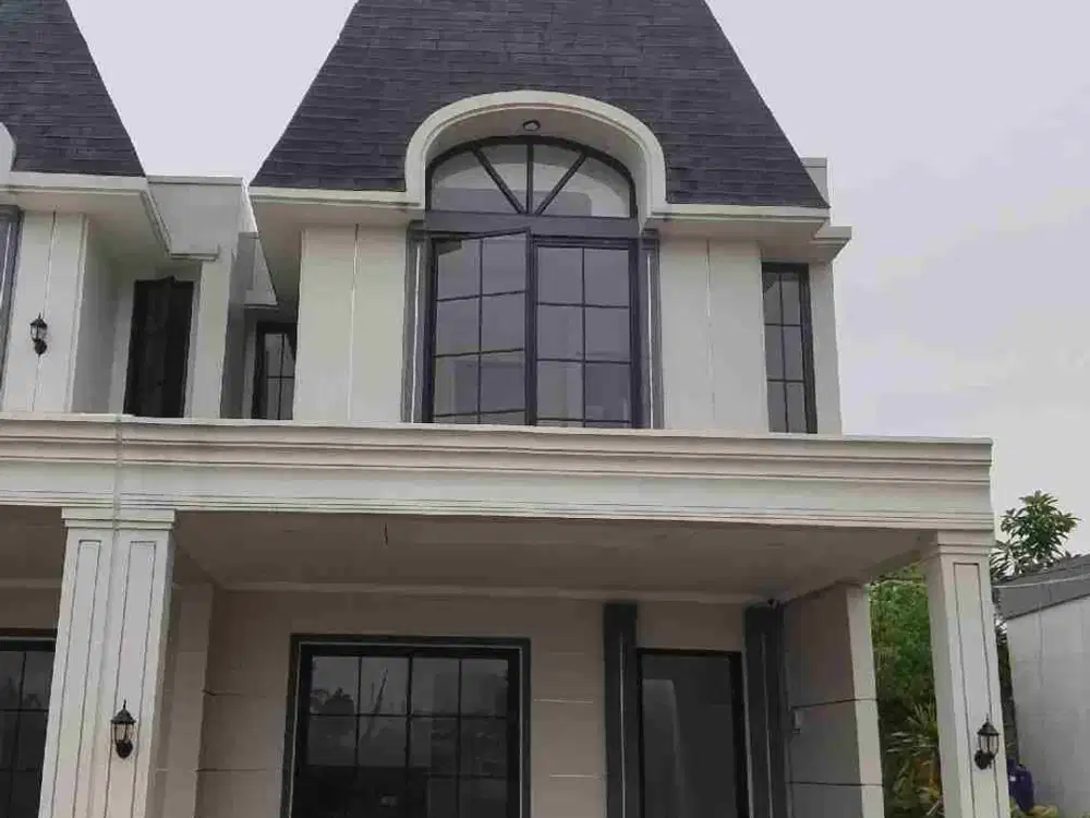 Dijual Rumah Classic Mediterania 2 Lt, Lokasi strategis, nempel BSD, di Tangsel.