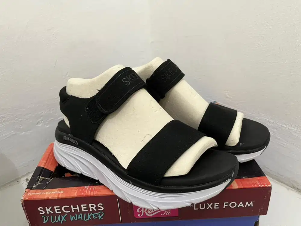 Skecher D'Lux Walker