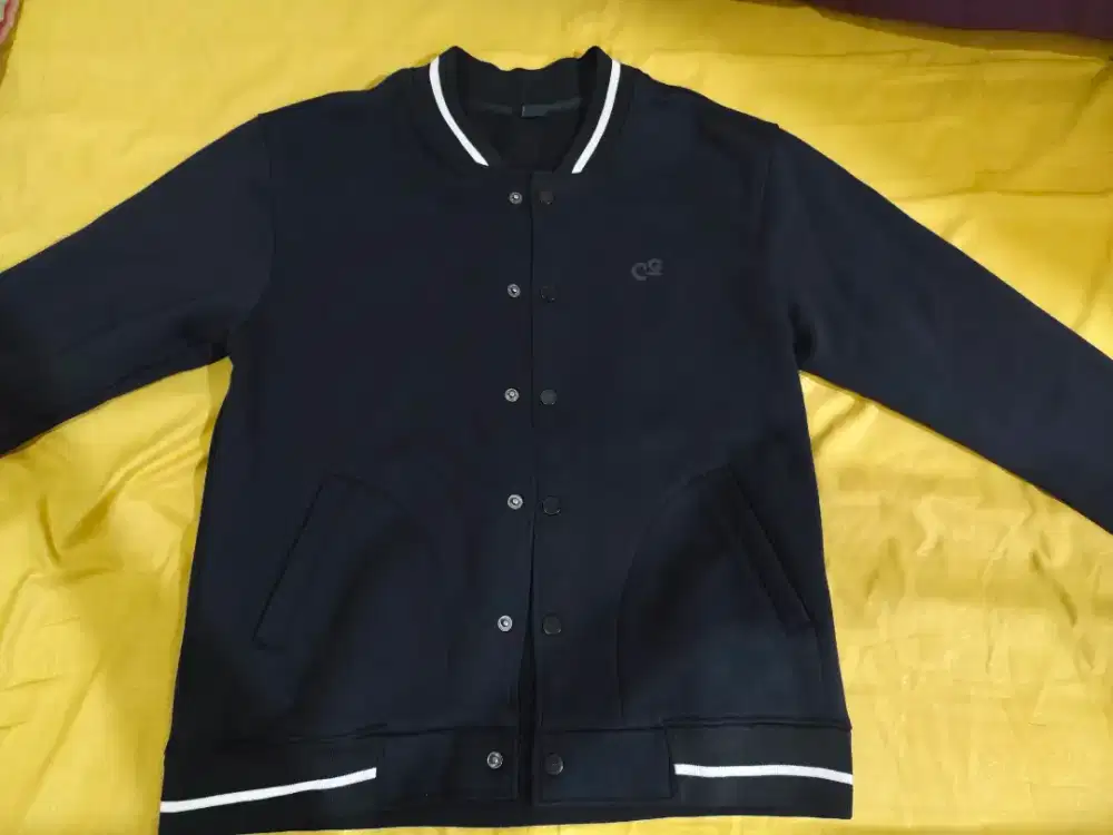 jaket sweater pria cowo bahan halus premium ukuran L BARU