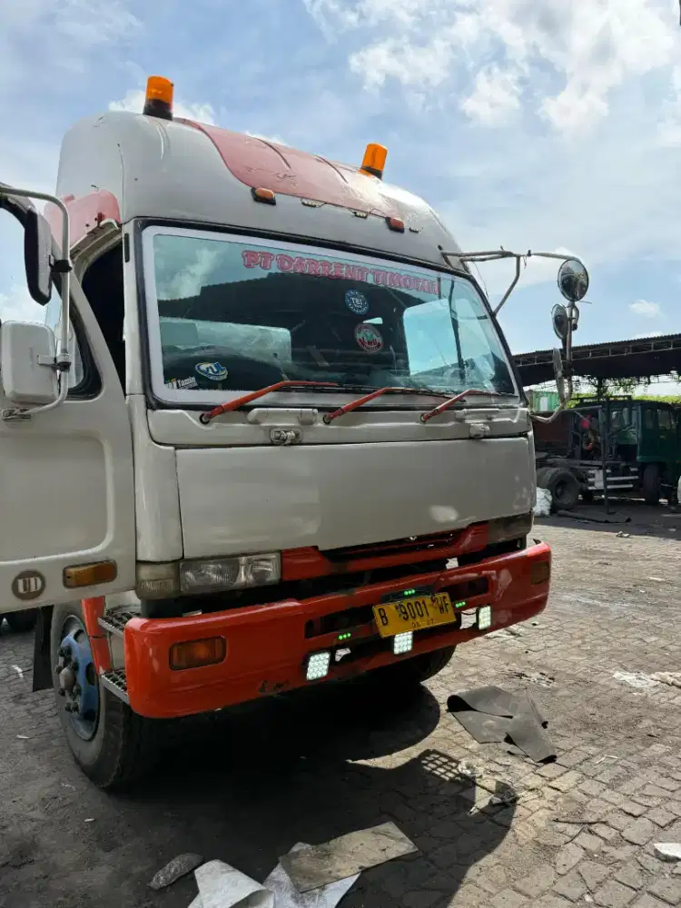 Head Trailer Nissan PK 215 Tahun 2008