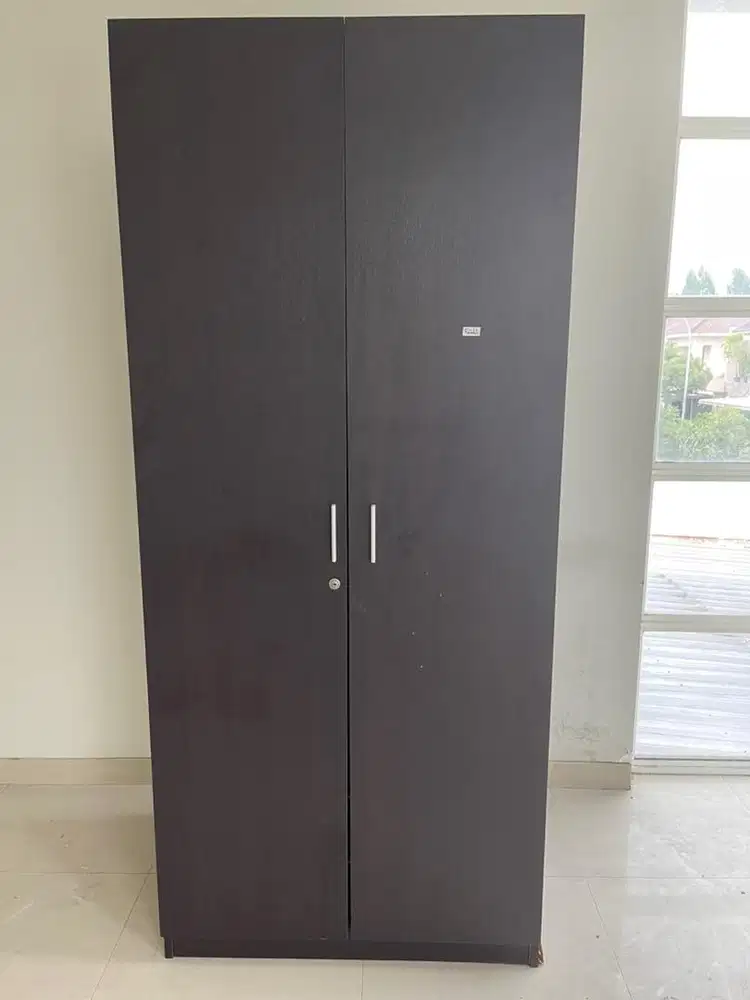Lemari baju 2 pintu kondisi istimewa
