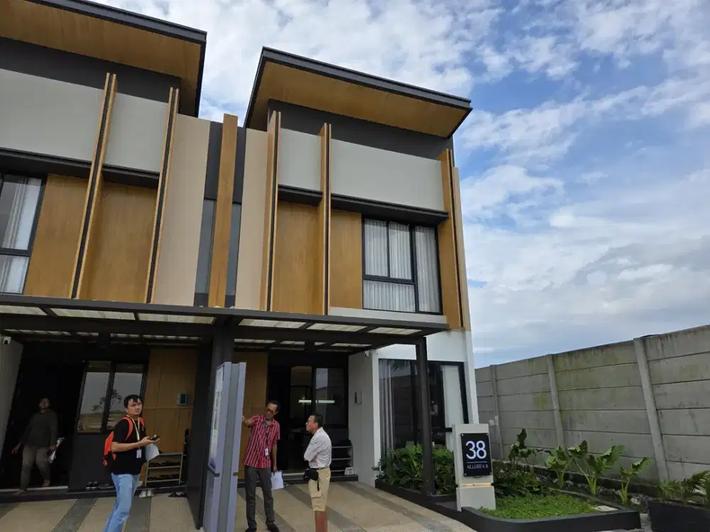 HANYA 3 MENIT KE TOL DAN BANDARA ADA RUMAH 2 LANTAI DI JAKARTA BARAT