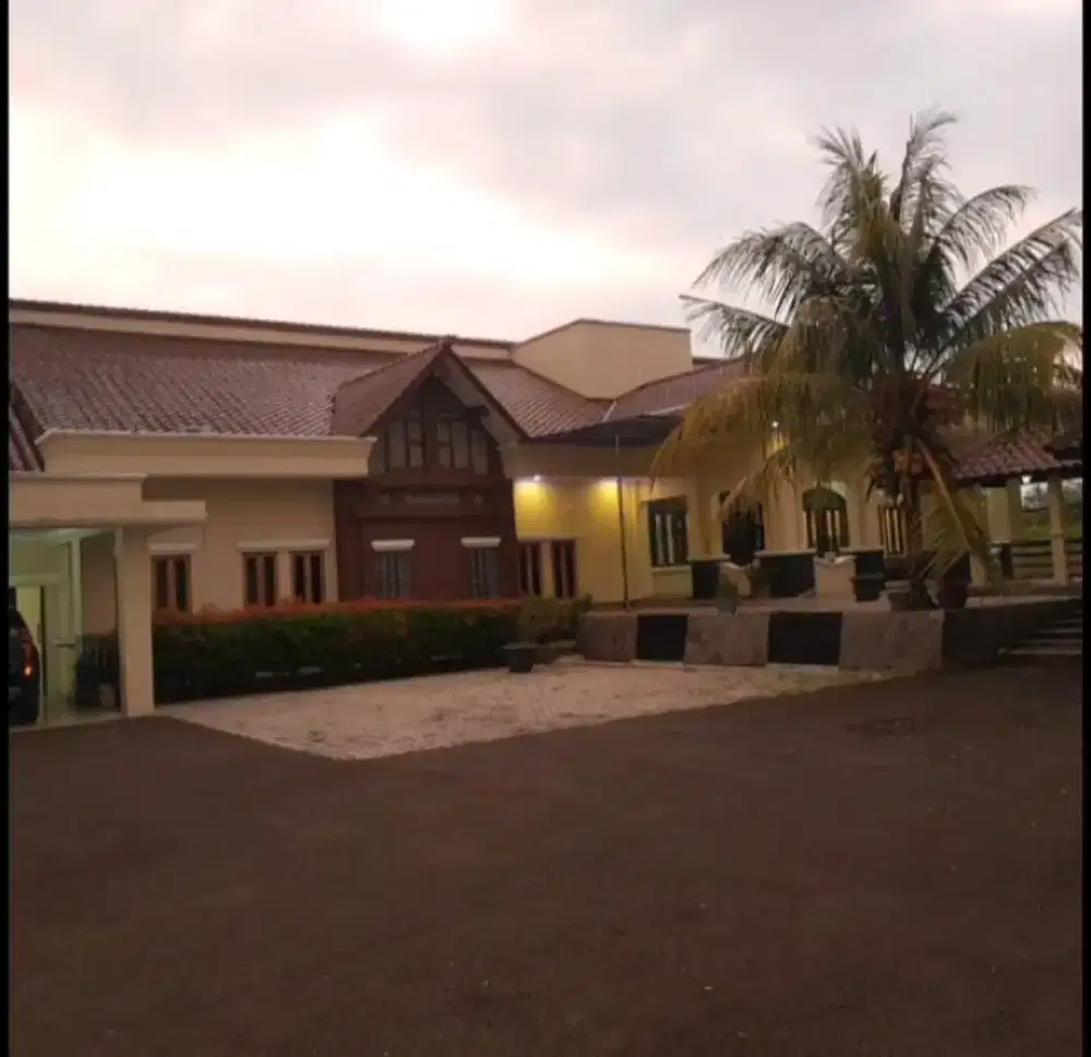 RUMAH VILA MEWAH DI PANDEGLANG