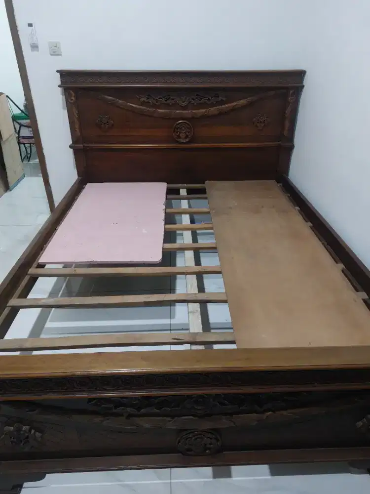Dipan Ranjang Kasur Kayu Jati