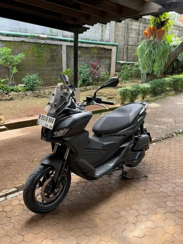 2023 Aprilia SRGT 200