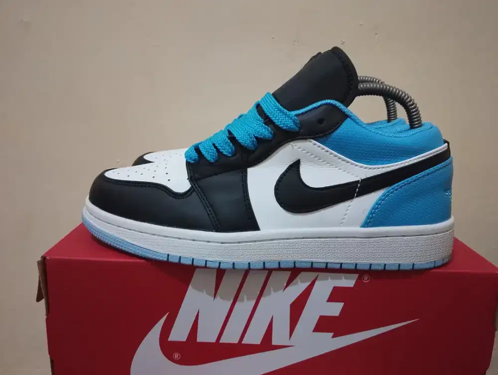 Nike aj1 low laser blue