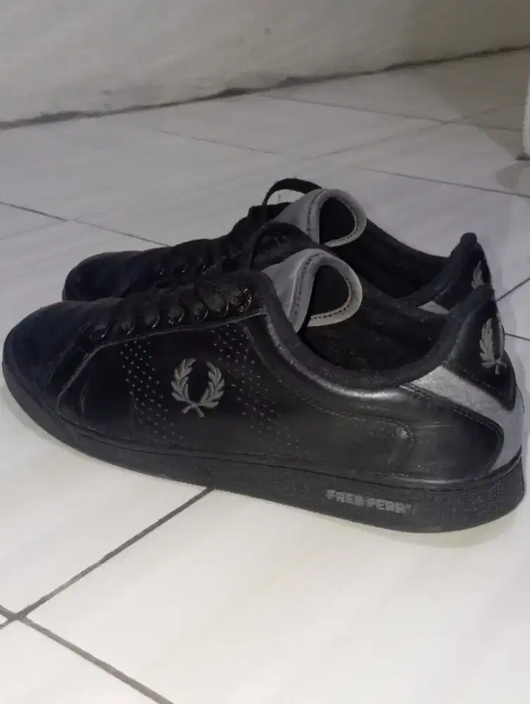 Sepatu Casual Fred Perry