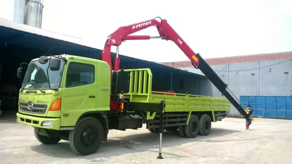 DISEWAKAN TRUK CRANE 5 TON