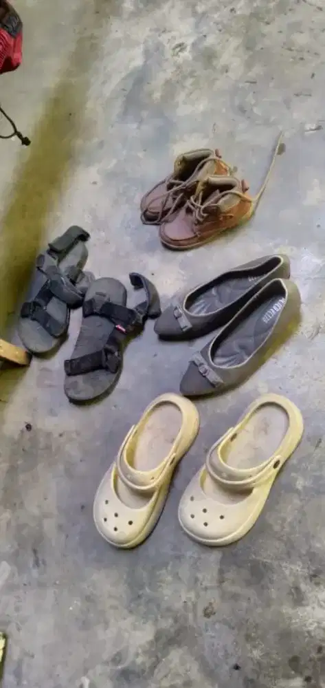 Di jual aja yg butuh dan minat ya Bun sepatu,sendal nya