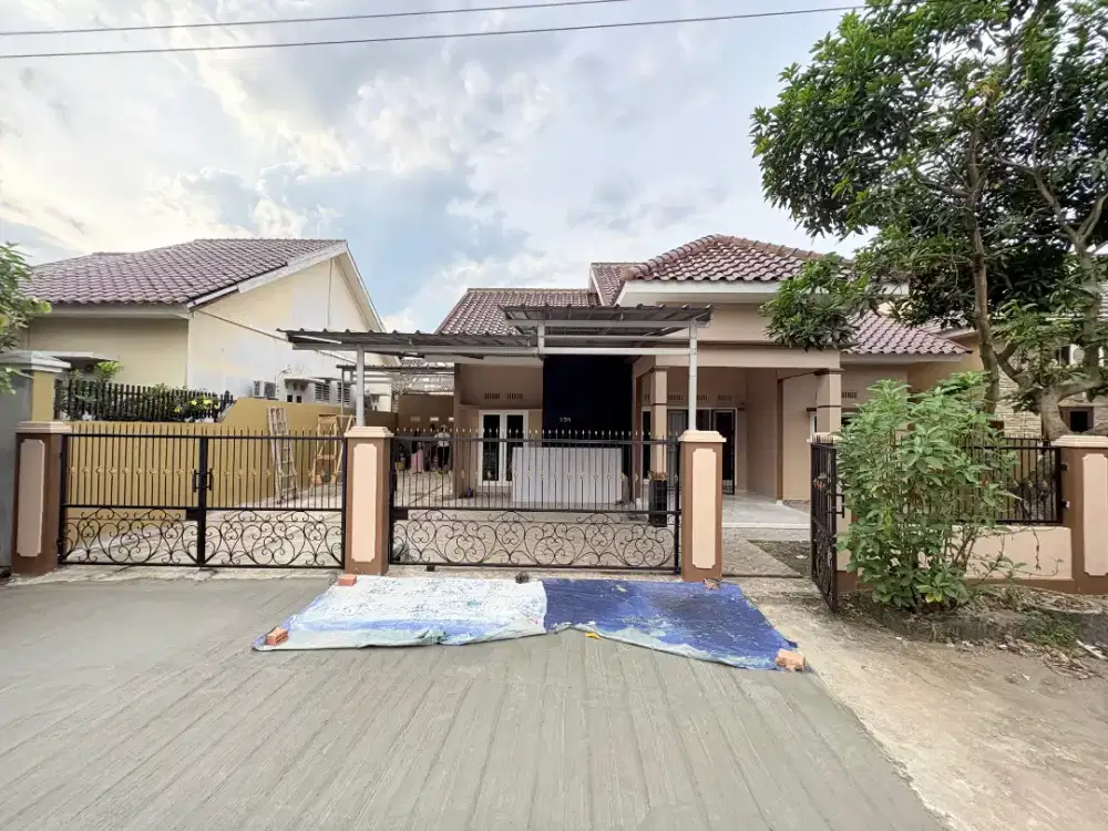 Disewakan rumah cocok untuk kantor maupun keluarga