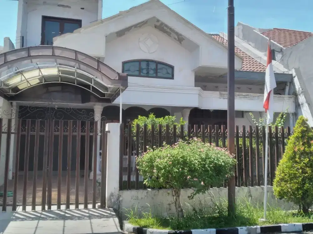 Murah Rumah 2 Lt Hitung Tanah Darmo Permai