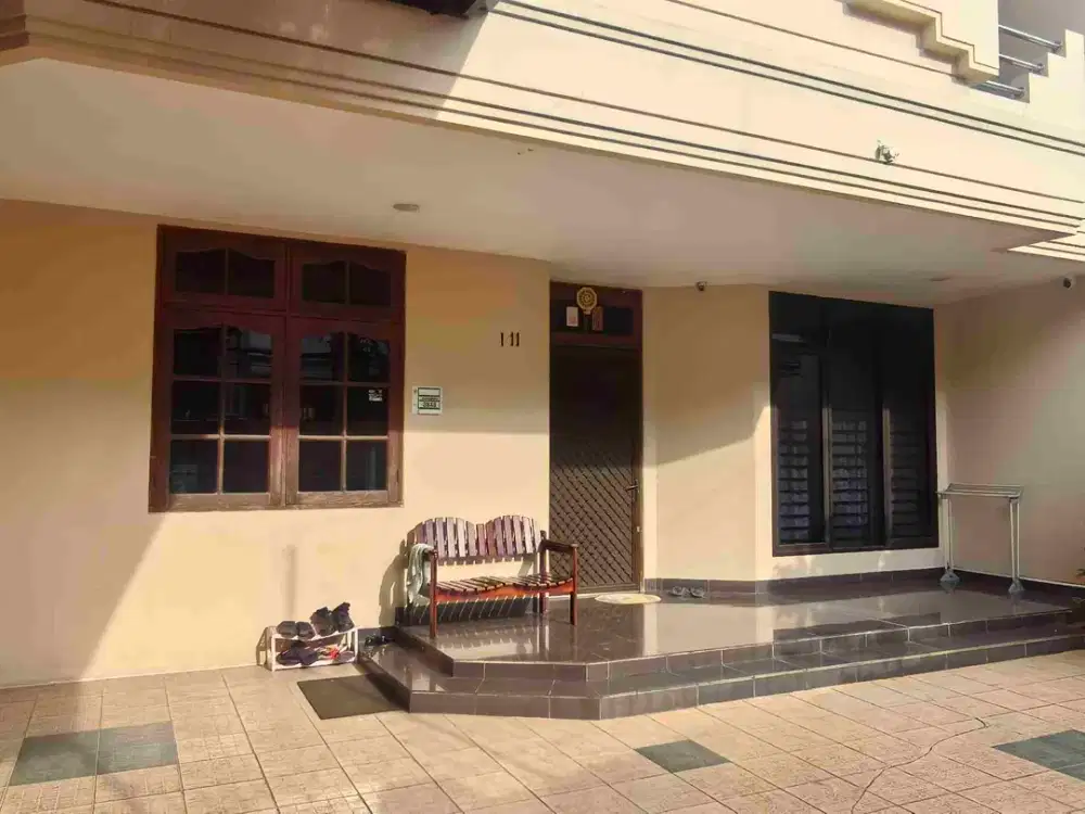 Rumah Mewah Di area Jelambar lingkungan nyaman