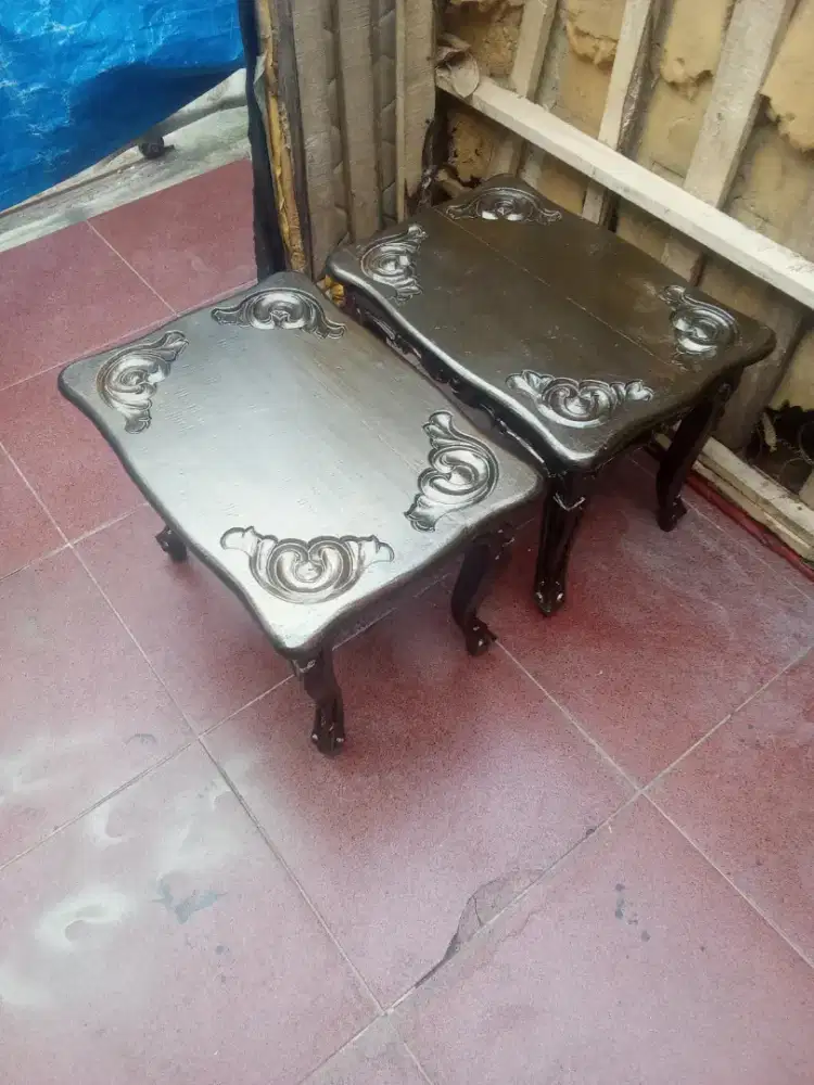 meja sudut buat di ruang tamu