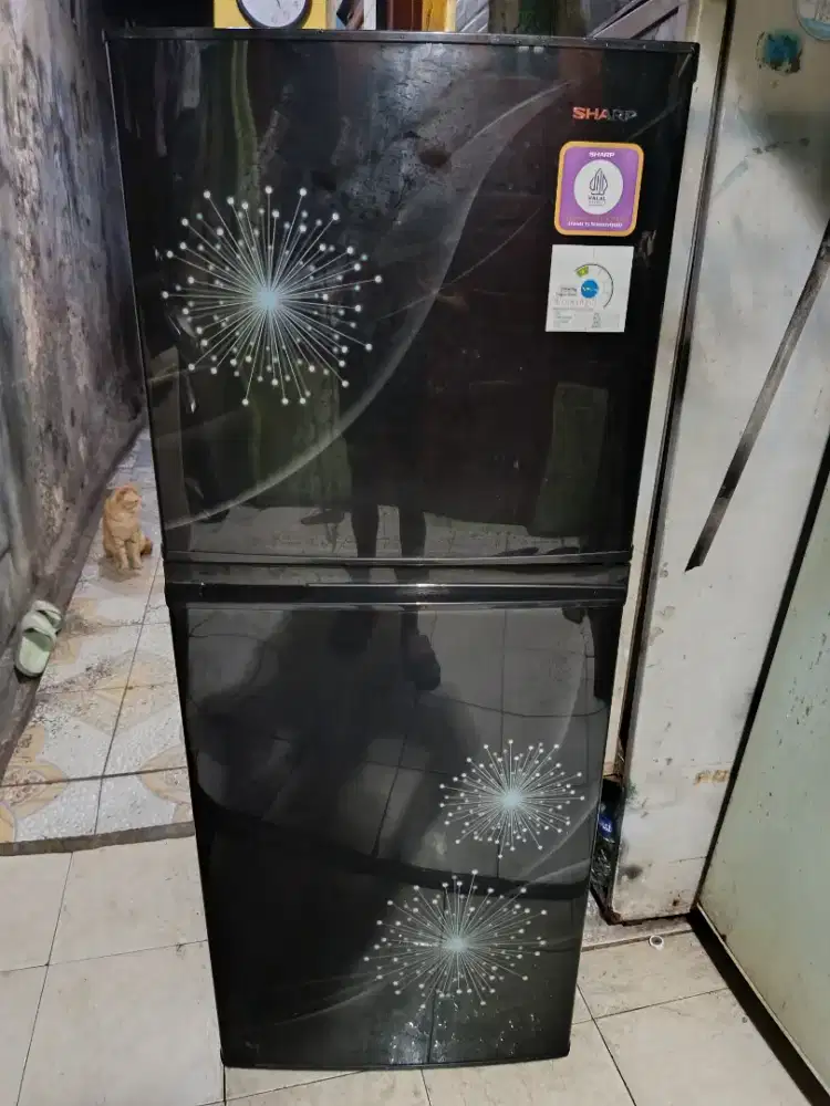 Kulkas 2 pintu merek Sharp