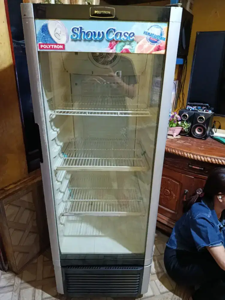 Showcase merek polytron 3 RAK