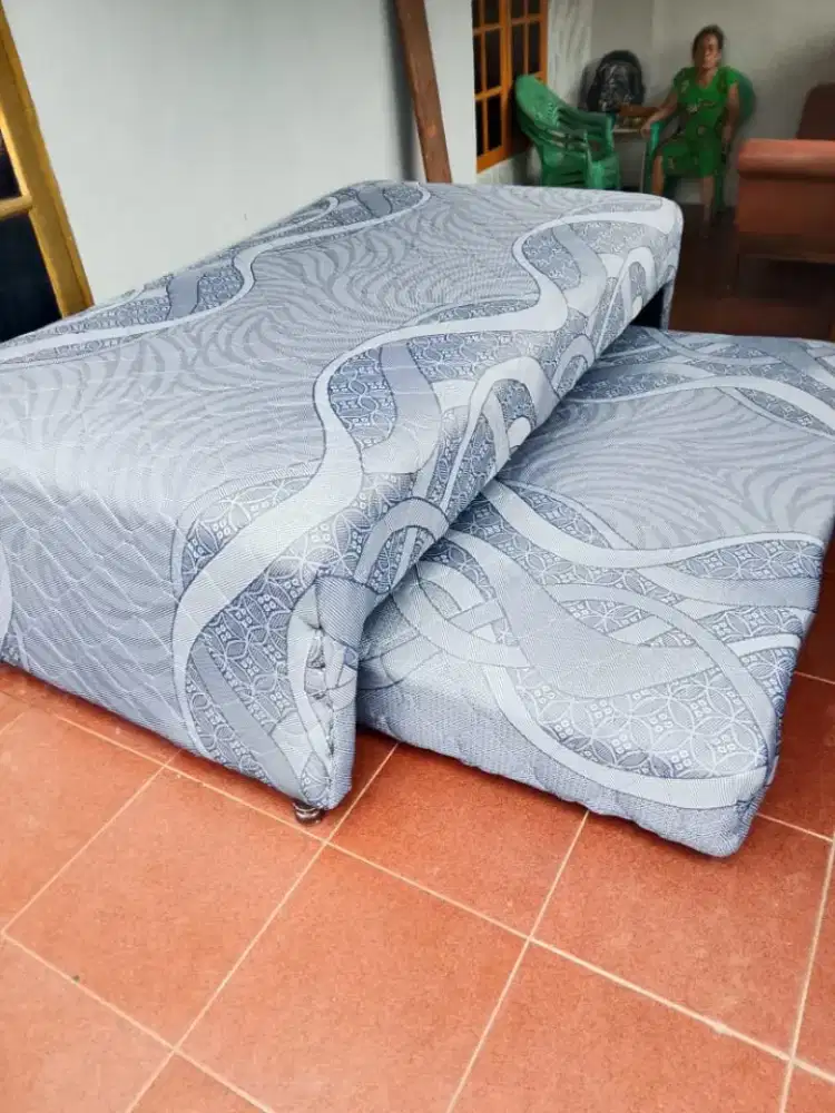 bed dorong ukuran 4 kaki kondisi kain baru busa tebal siap pakai