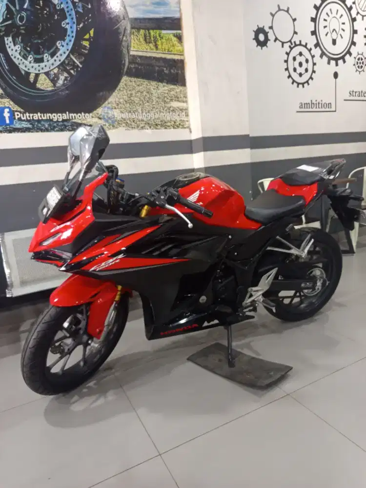 CBR 150R 2021 exlusive