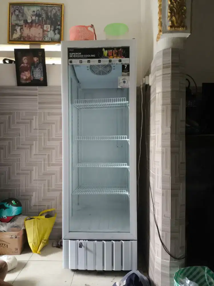 Showcase Merk Aqua kondisi mulus