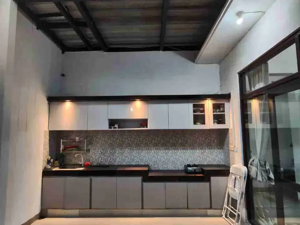 dijual rumah lantai 2 fully furnished 3 kamar tidur dipurigading jimbaran Kuta Selatan Badung Bali