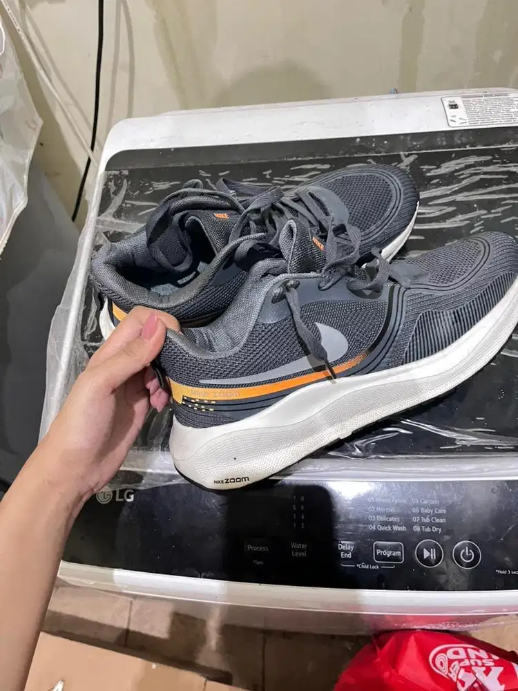 Nike Air Zoom Winflo AH6789-400 – size 43